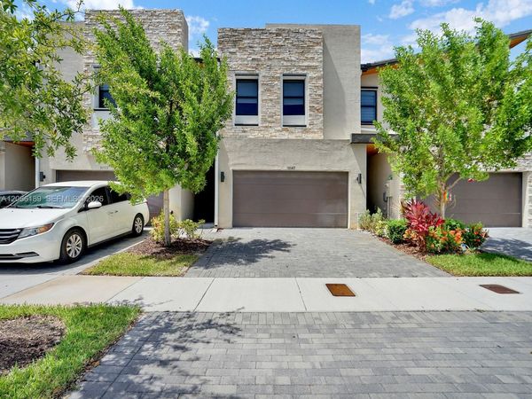 10547 NW 81st St, Doral, FL 33178