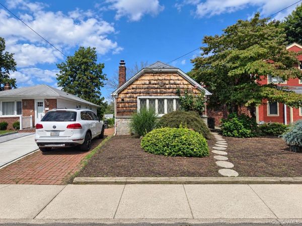 37 Marino Avenue , Port Washington, NY 11050