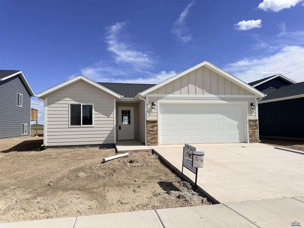 4070 MCINTOSH LN, Rapid City, SD 57703