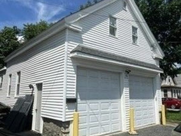 43 Pond St, Milford, MA 01757