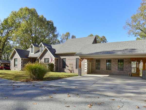 1408 Nottingham Drive , Cassville, MO 65625
