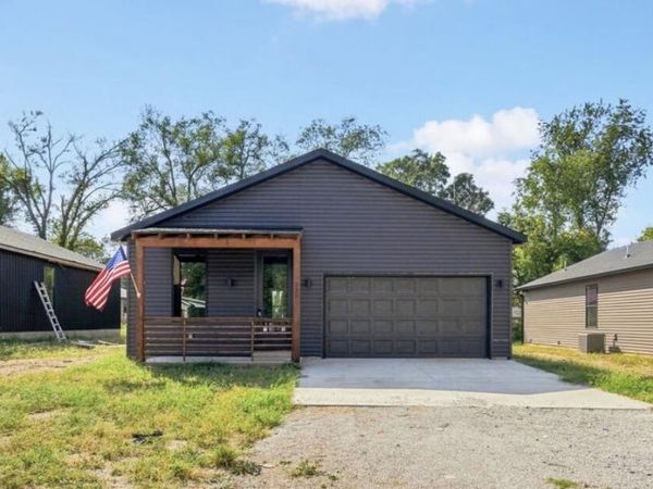 325 S Oak Avenue , Sparta, MO 65753