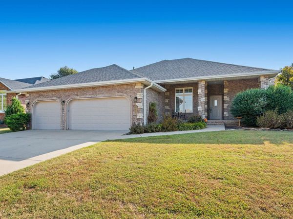 2426 S April Avenue , Springfield, MO 65807