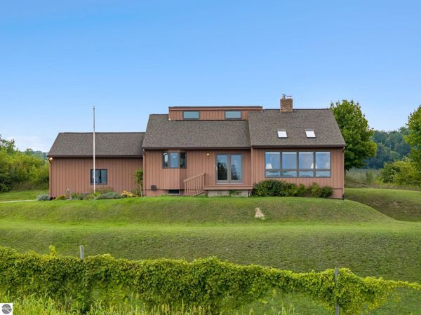 6420 Manitou Trail N, Northport, MI 49670