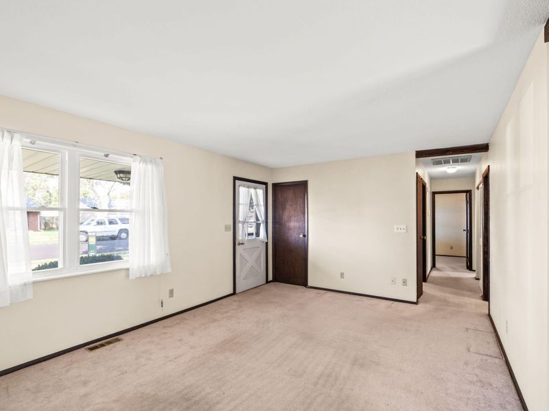 549 Forrest Lane, Troy, OH 45373 Photo 8