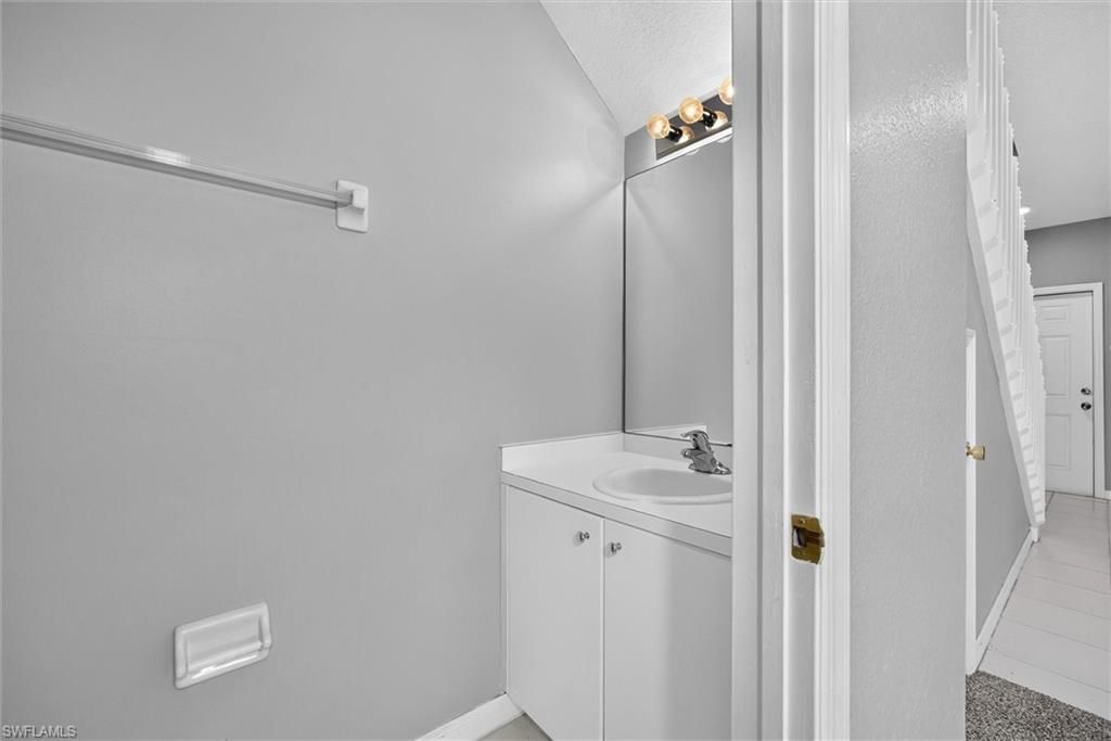 1338 Weeping Willow Ct, Cape Coral, FL 33909 Photo