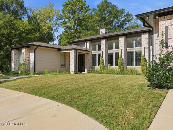 3 Carter Grove, Jackson, MS 39211