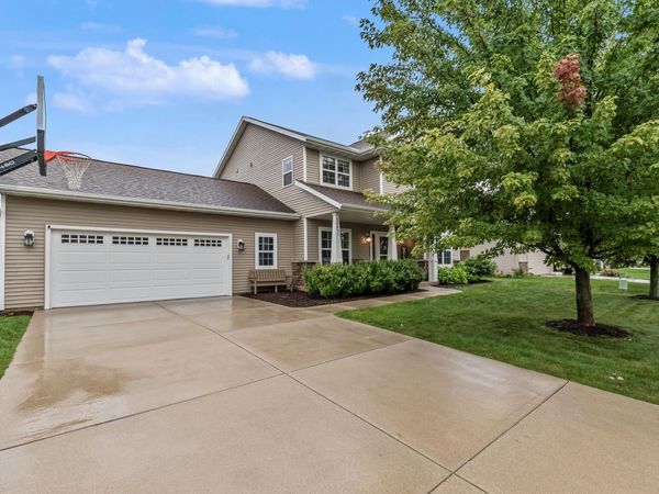 21651 N Weather Edge Cir, Lannon, WI 53046