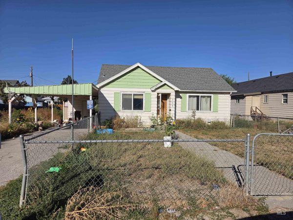 709 N 7th St, Parma, ID 83660