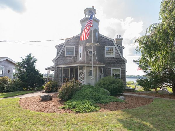 12 Riverside Dr, Berkley, MA 02779