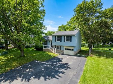 1531 Redfern Drive, Farmington, NY 14425