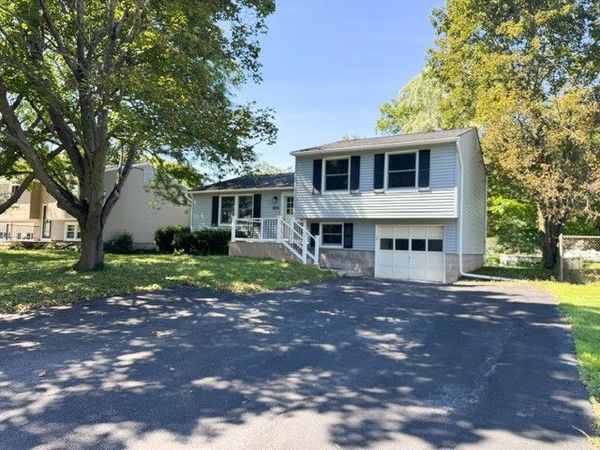 1531 Redfern Drive , Farmington, NY 14425