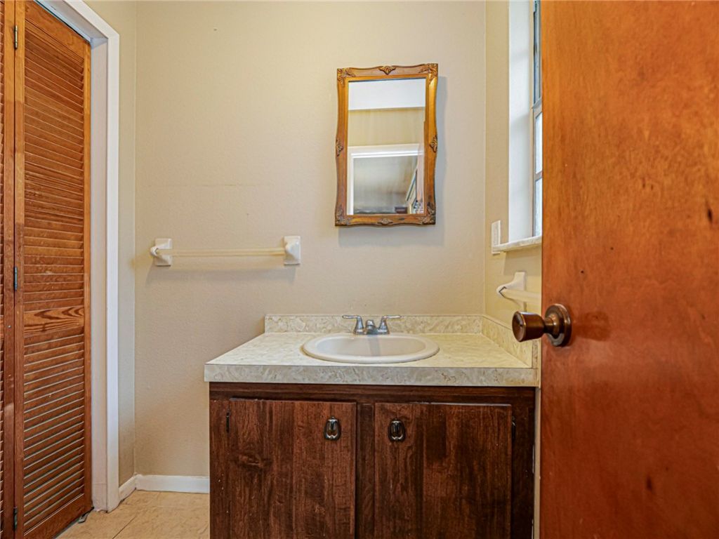 401 Lake Drive, Sebastian, FL 32958 Photo