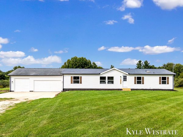 13745 Steffensen Street NE, Gowen, MI 49326