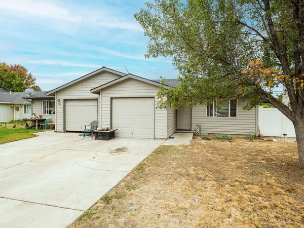 2454 SW Wickiup Court, Redmond, OR 97756
