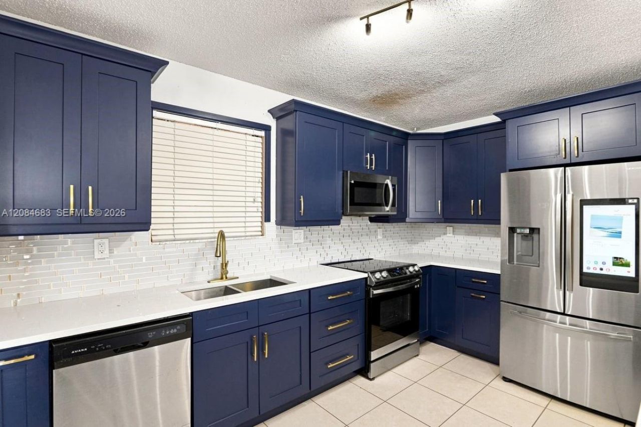 471 Ives Dairy Rd, Unit 202-3, Miami, FL 33179 Photo