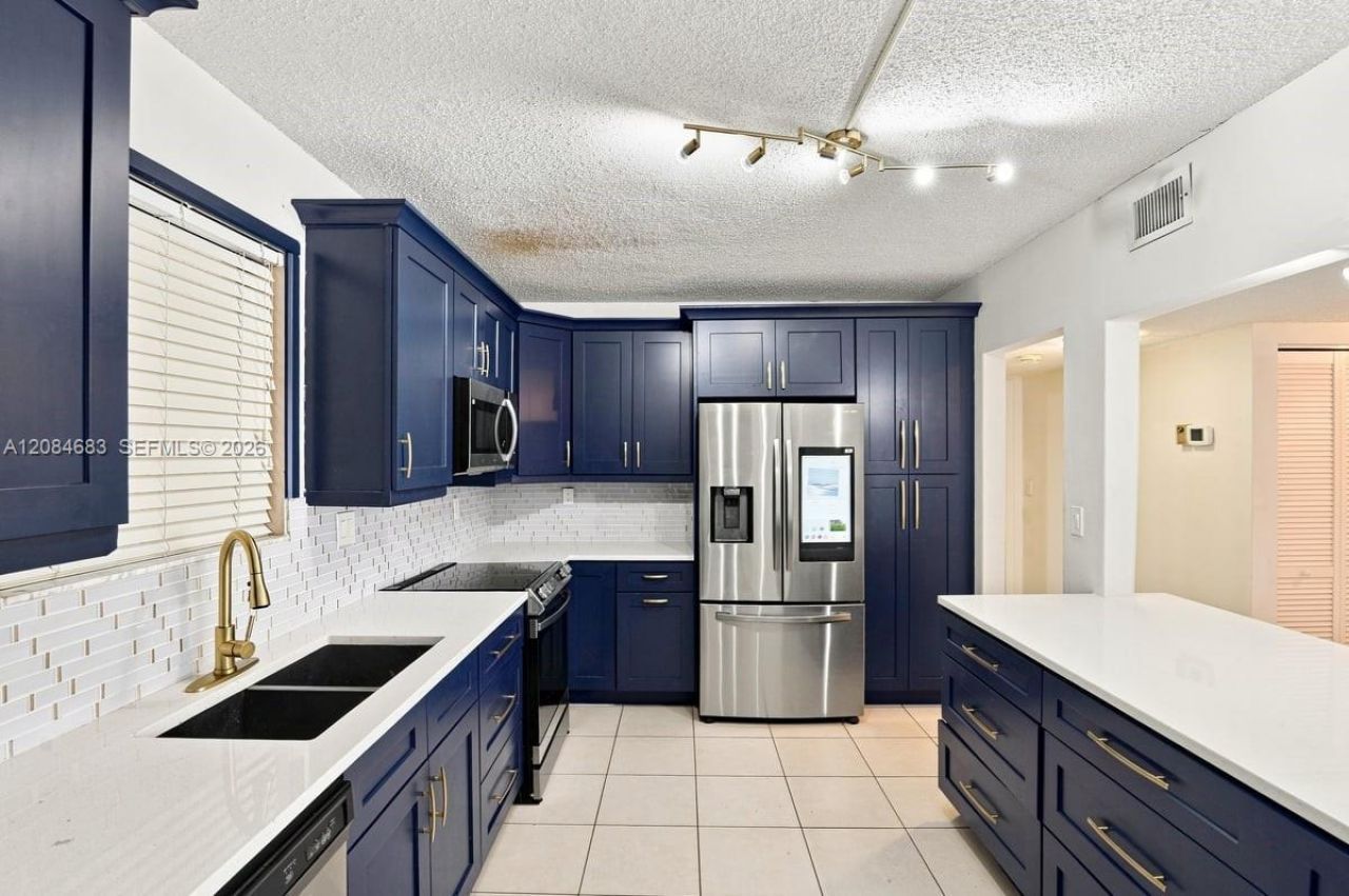 471 Ives Dairy Rd, Unit 202-3, Miami, FL 33179 Photo