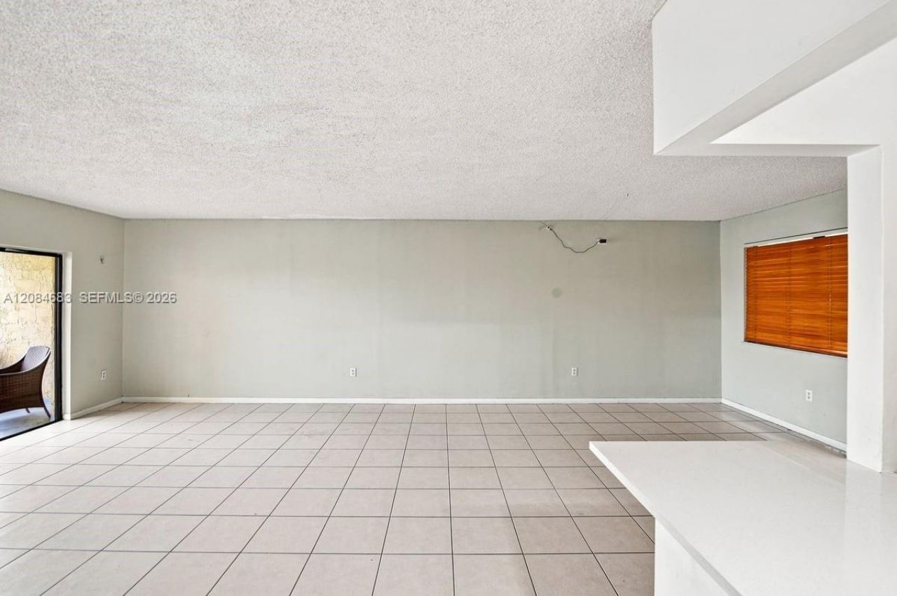 471 Ives Dairy Rd, Unit 202-3, Miami, FL 33179 Photo