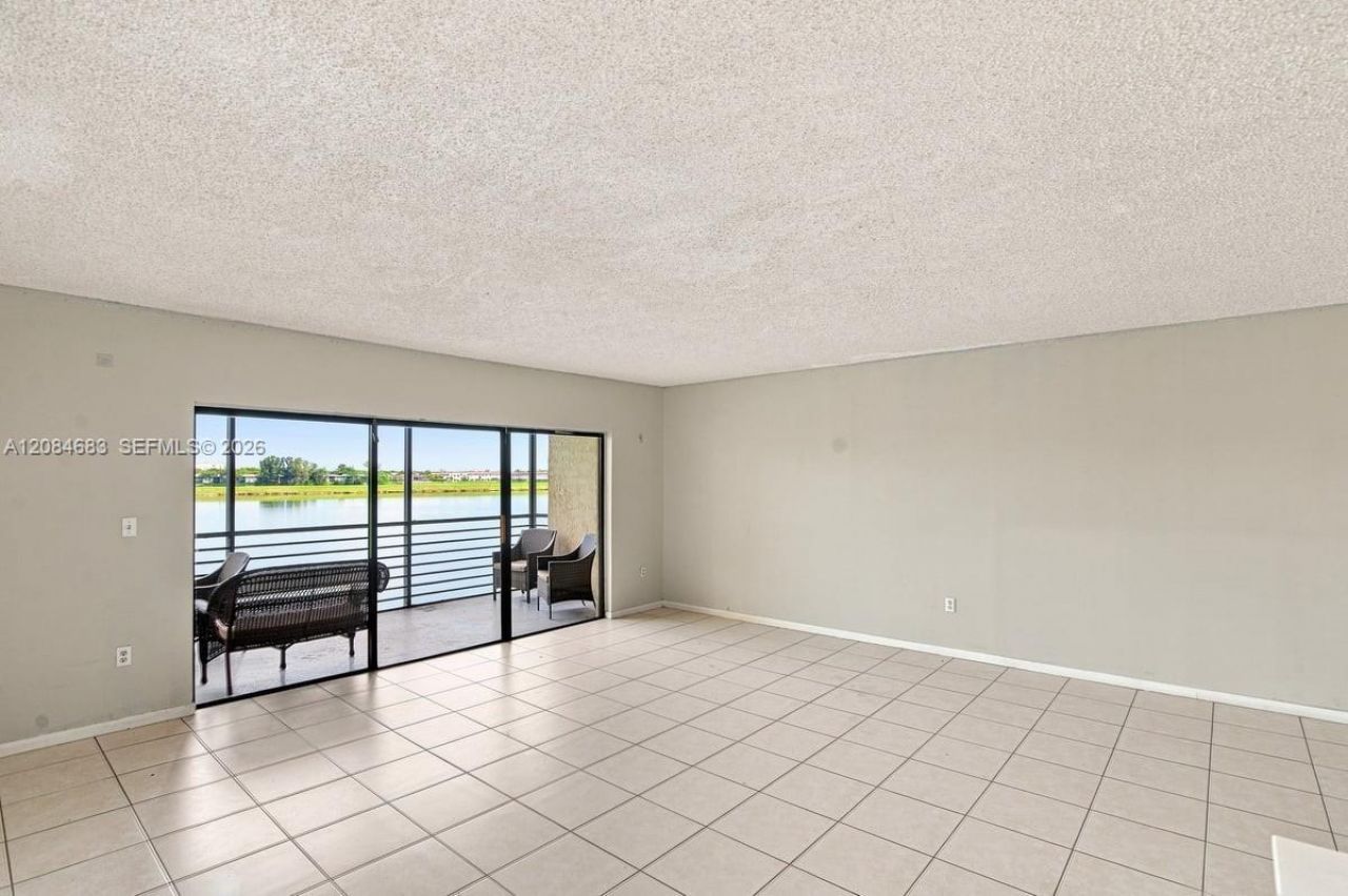 471 Ives Dairy Rd, Unit 202-3, Miami, FL 33179 Photo
