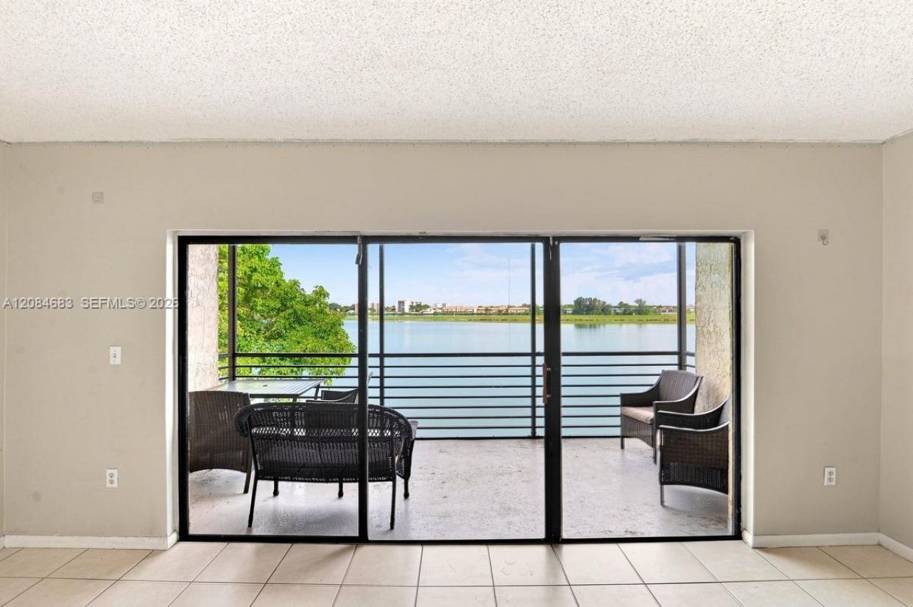 471 Ives Dairy Rd, Unit 202-3, Miami, FL 33179 Photo