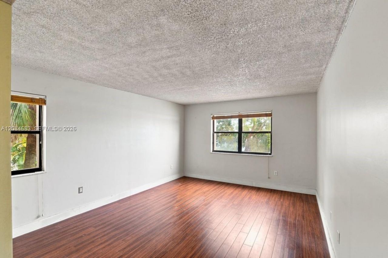 471 Ives Dairy Rd, Unit 202-3, Miami, FL 33179 Photo