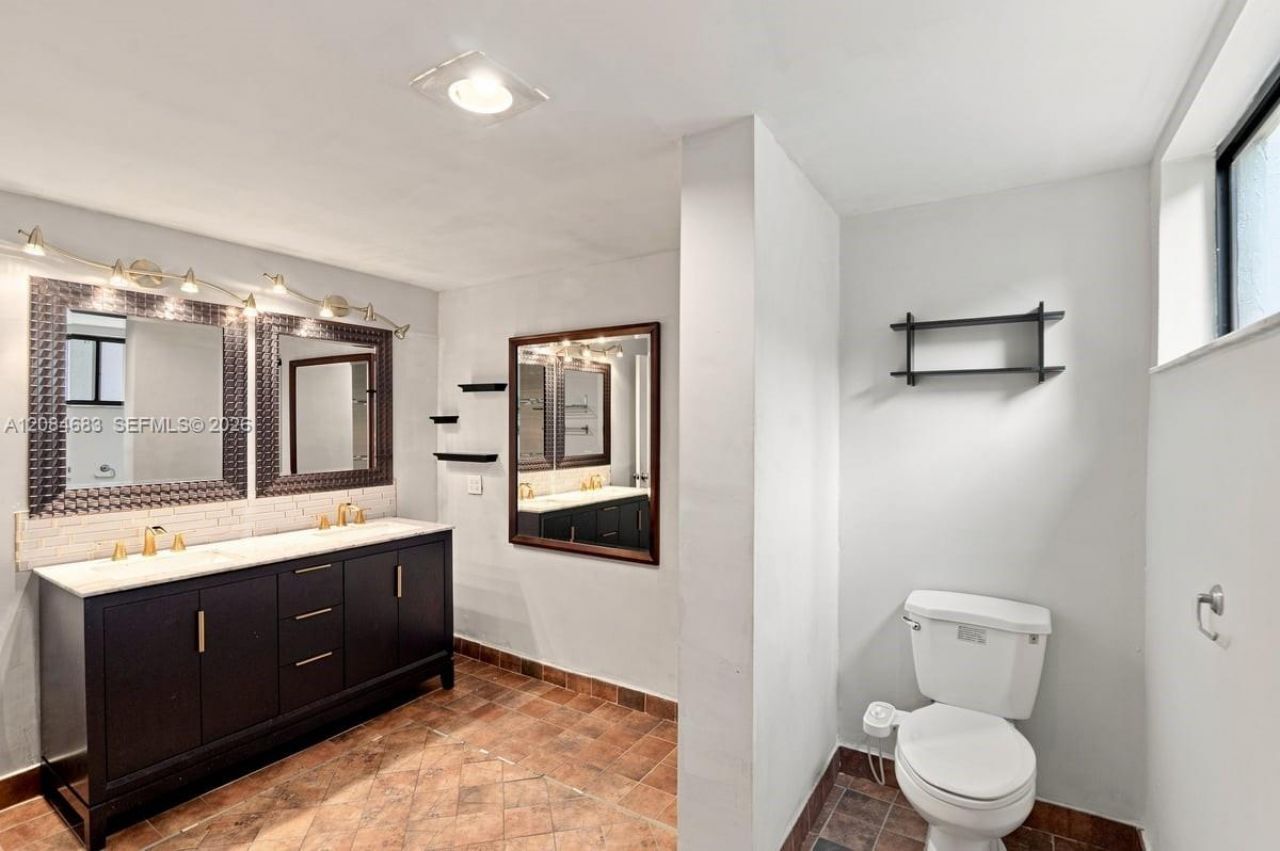 471 Ives Dairy Rd, Unit 202-3, Miami, FL 33179 Photo