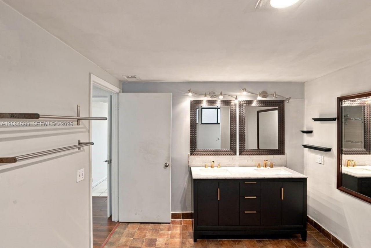 471 Ives Dairy Rd, Unit 202-3, Miami, FL 33179 Photo
