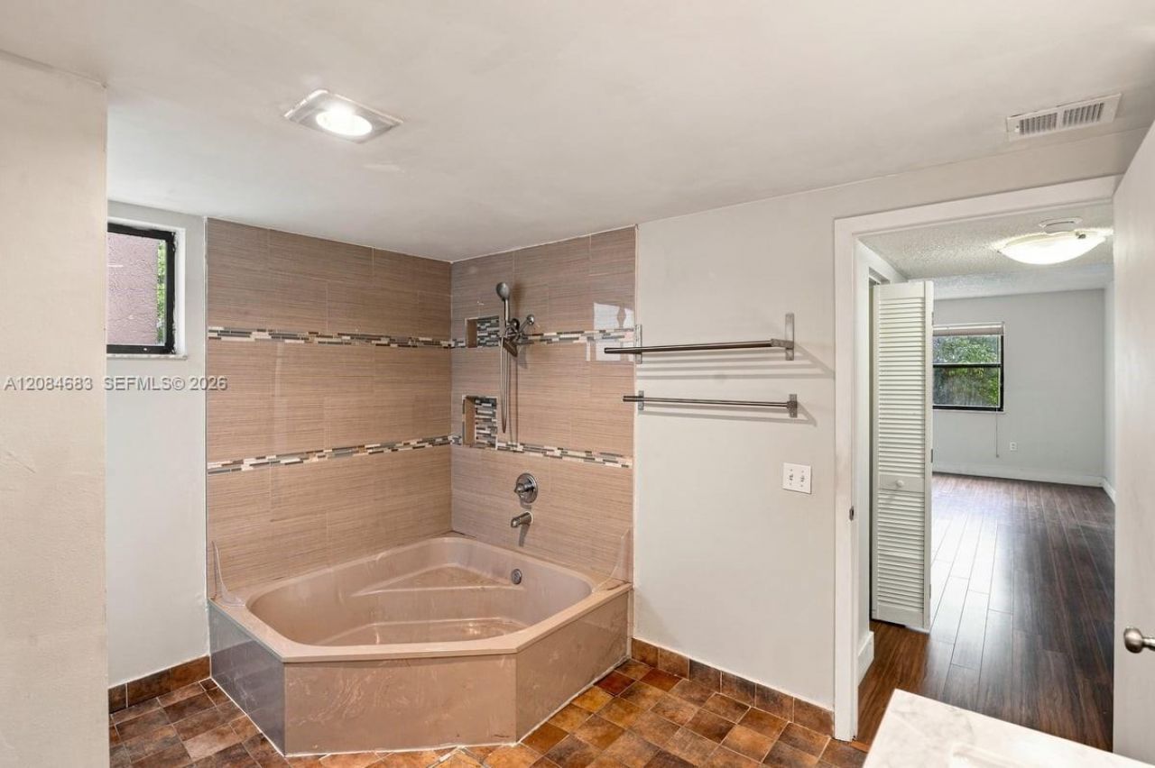 471 Ives Dairy Rd, Unit 202-3, Miami, FL 33179 Photo