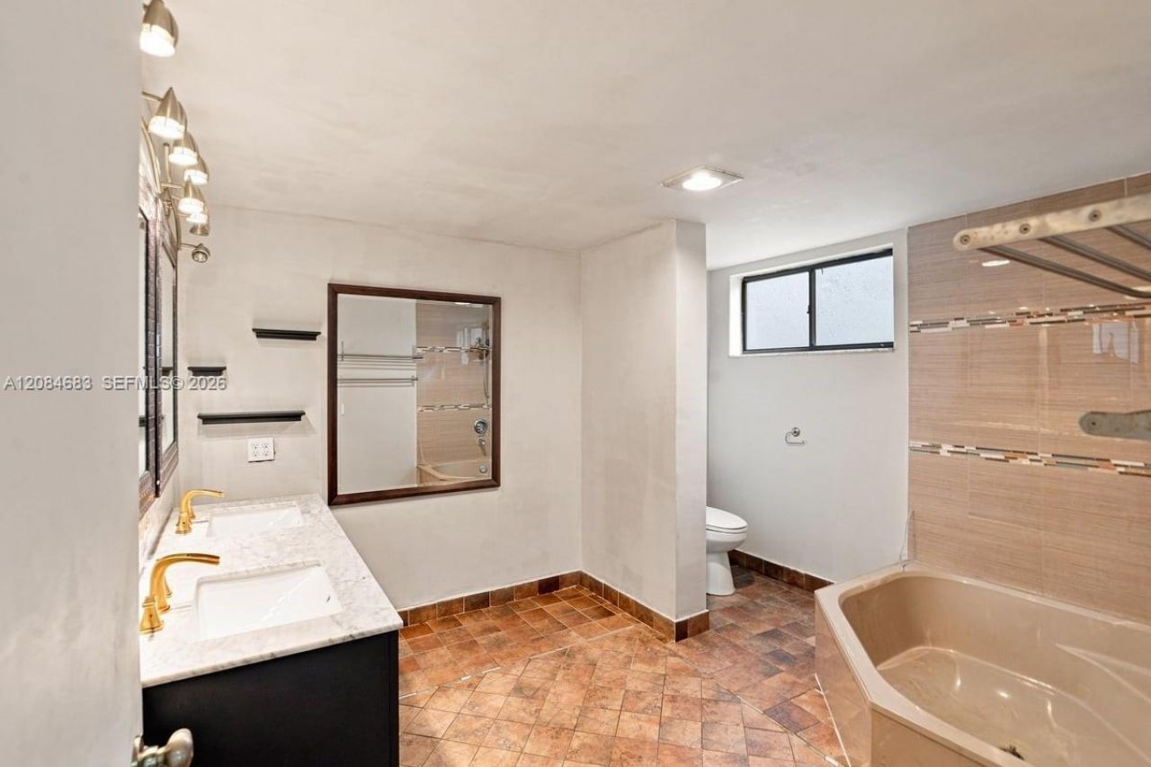 471 Ives Dairy Rd, Unit 202-3, Miami, FL 33179 Photo