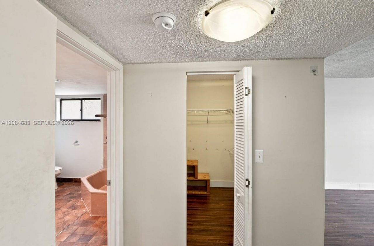 471 Ives Dairy Rd, Unit 202-3, Miami, FL 33179 Photo