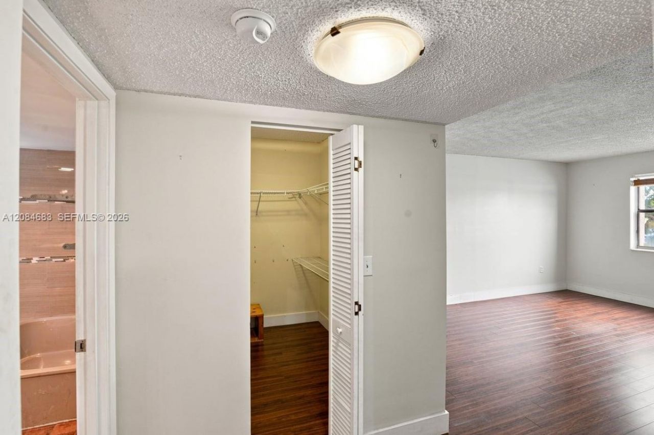 471 Ives Dairy Rd, Unit 202-3, Miami, FL 33179 Photo