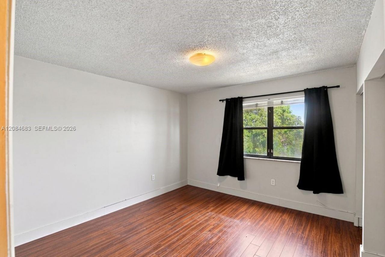 471 Ives Dairy Rd, Unit 202-3, Miami, FL 33179 Photo