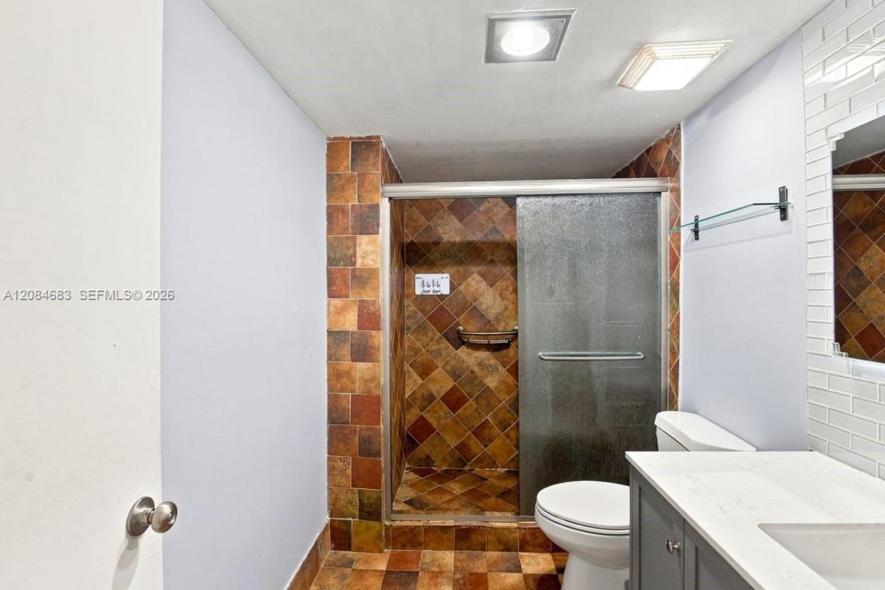 471 Ives Dairy Rd, Unit 202-3, Miami, FL 33179 Photo
