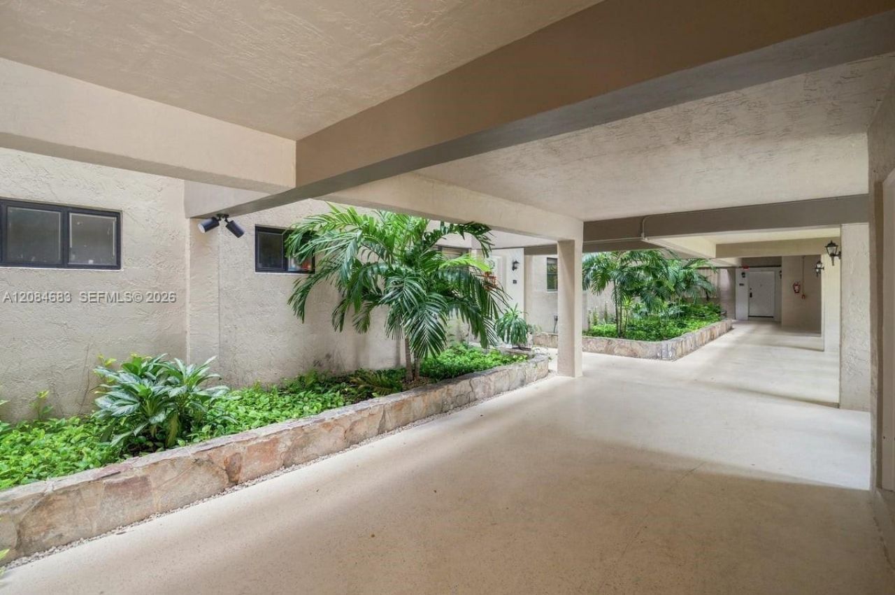 471 Ives Dairy Rd, Unit 202-3, Miami, FL 33179 Photo