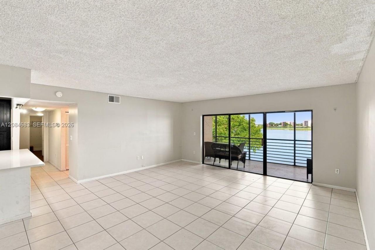 471 Ives Dairy Rd, Unit 202-3, Miami, FL 33179 Photo