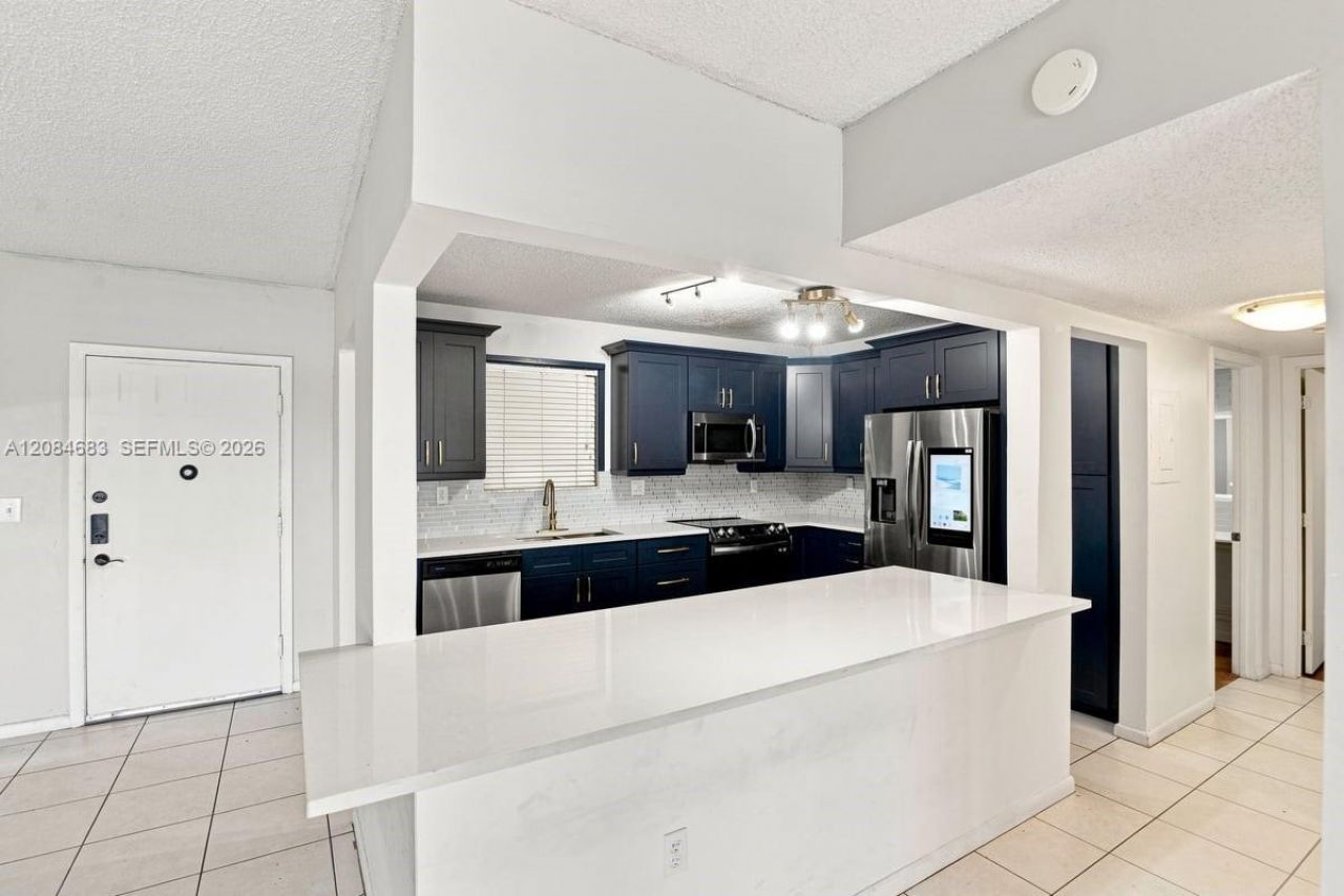 471 Ives Dairy Rd, Unit 202-3, Miami, FL 33179 Photo