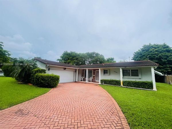 14961 Egan Ln , Miami Lakes, FL 33014