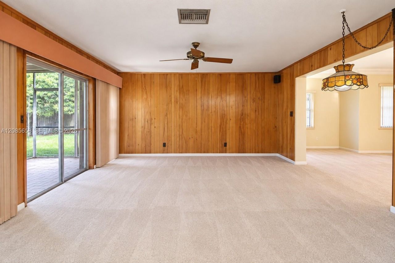 14961 Egan Ln, Miami Lakes, FL 33014 Photo