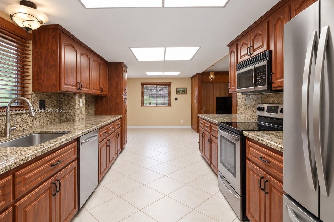 14961 Egan Ln, Miami Lakes, FL 33014 Photo