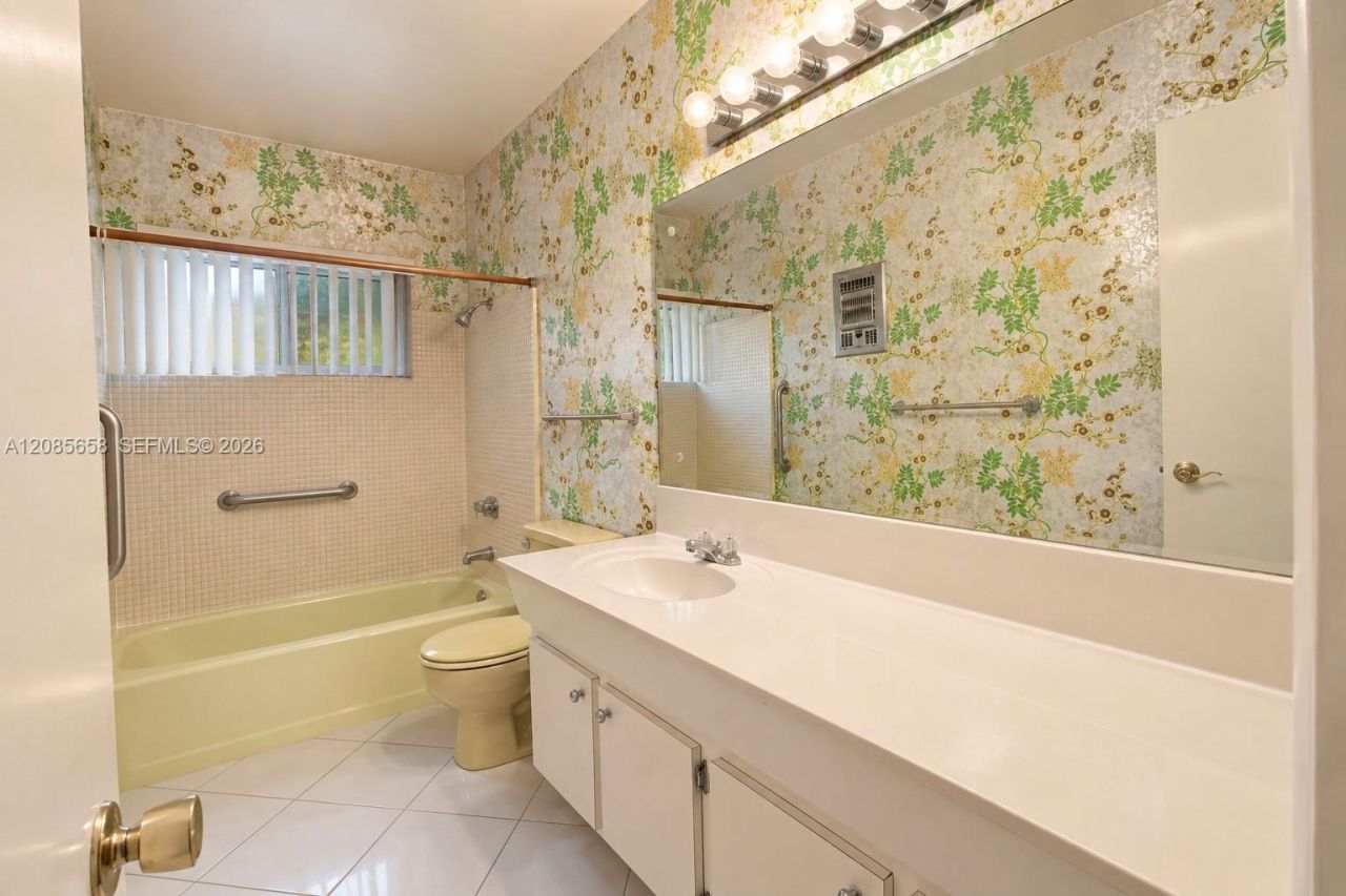 14961 Egan Ln, Miami Lakes, FL 33014 Photo