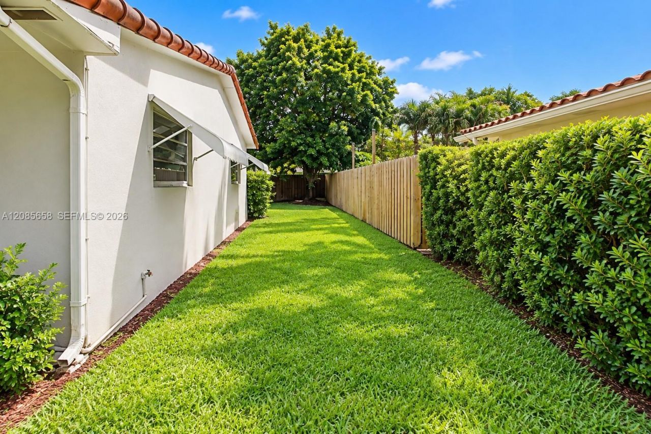 14961 Egan Ln, Miami Lakes, FL 33014 Photo