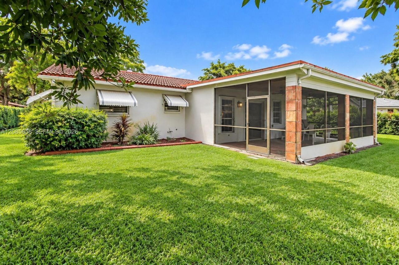 14961 Egan Ln, Miami Lakes, FL 33014 Photo