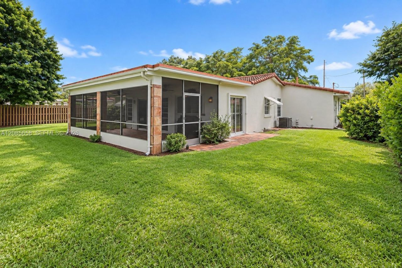 14961 Egan Ln, Miami Lakes, FL 33014 Photo