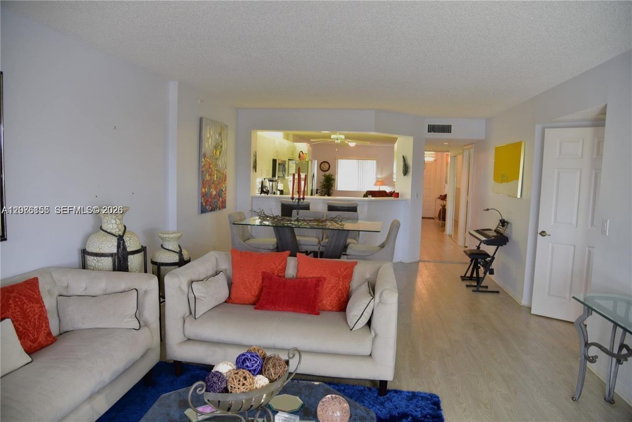 7730 Granville Dr, Unit 202, Tamarac, FL 33321 Photo