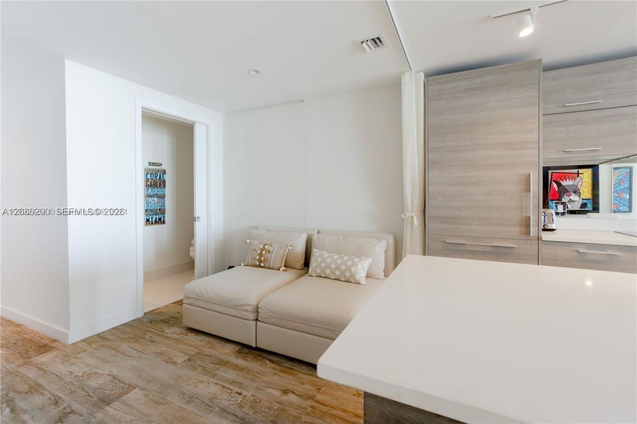 650 NE 32nd St, Unit 4402, Miami, FL 33137 Photo