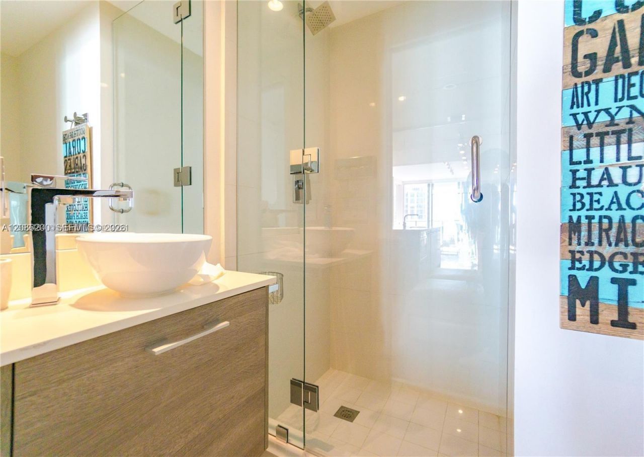 650 NE 32nd St, Unit 4402, Miami, FL 33137 Photo