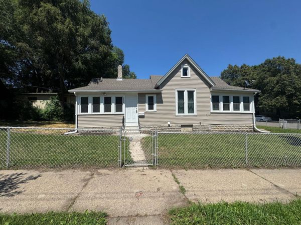 989 Marion Street , Saint Paul, MN 55117