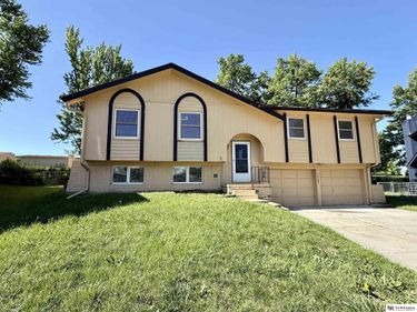 5906 N 110th Circle, Omaha, NE 68164