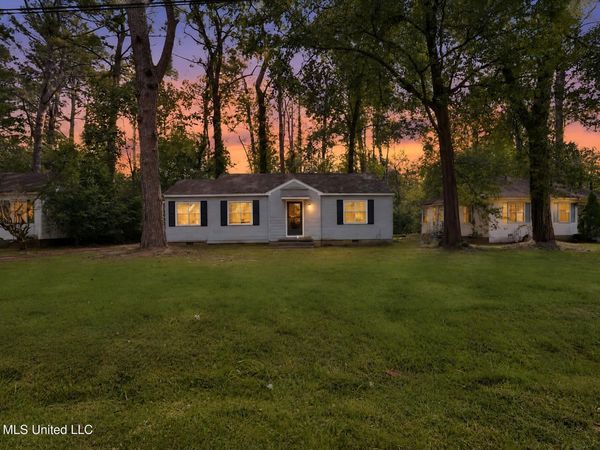 737 Woodbury Road, Jackson, MS 39206