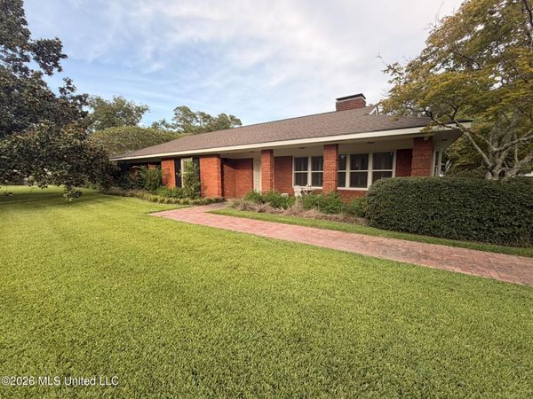 2 Bingaman Lane, Natchez, MS 39120